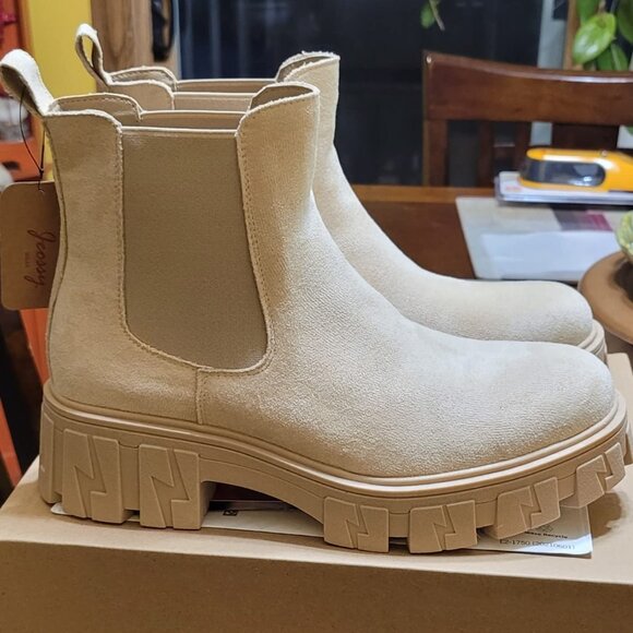Shoes - 🆕Women Chelsea Lug Sole-9620-beige Synthetic leather Ankle Elastic Band Boot